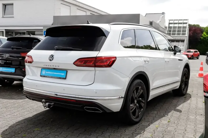 Volkswagen Touareg din 2022 cu 60.333 km - oferta VOL181868 - foto 2