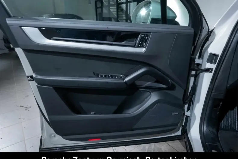 Porsche Cayenne din 2024 cu 13.230 km - oferta POR181870 - foto 13