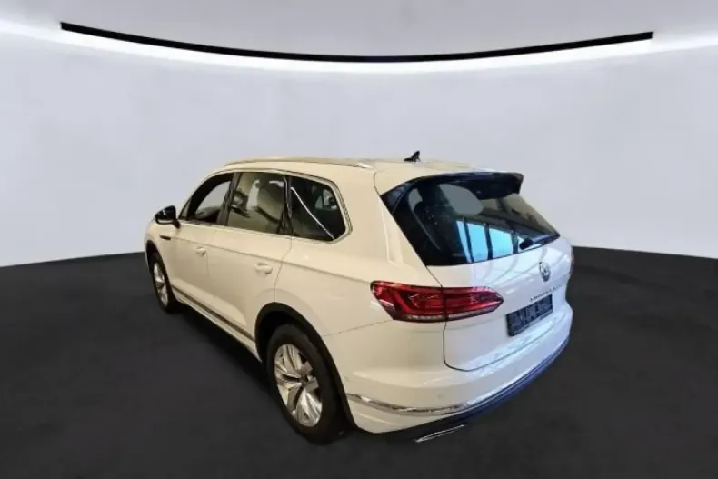 Volkswagen Touareg din 2022 cu 48.450 km - oferta VOL181878 - foto 2