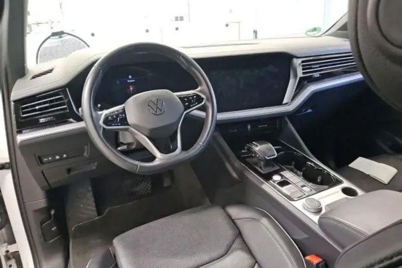 Volkswagen Touareg din 2022 cu 48.450 km - oferta VOL181878 - foto 4