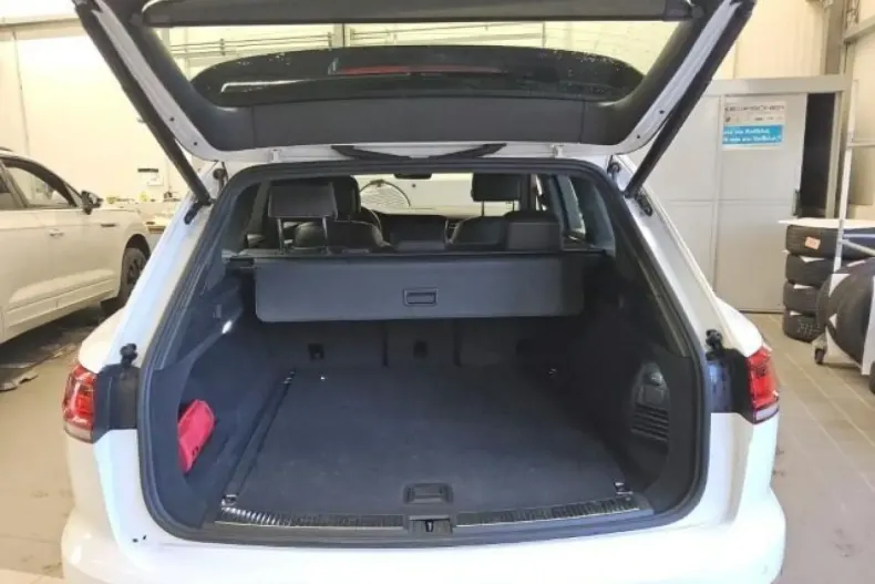 Volkswagen Touareg din 2022 cu 48.450 km - oferta VOL181878 - foto 6