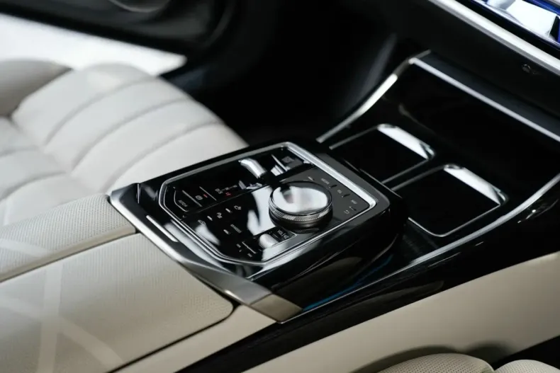 BMW 740 (Seria 7) din 2025 cu 34.929 km - oferta BMW181953 - foto 30