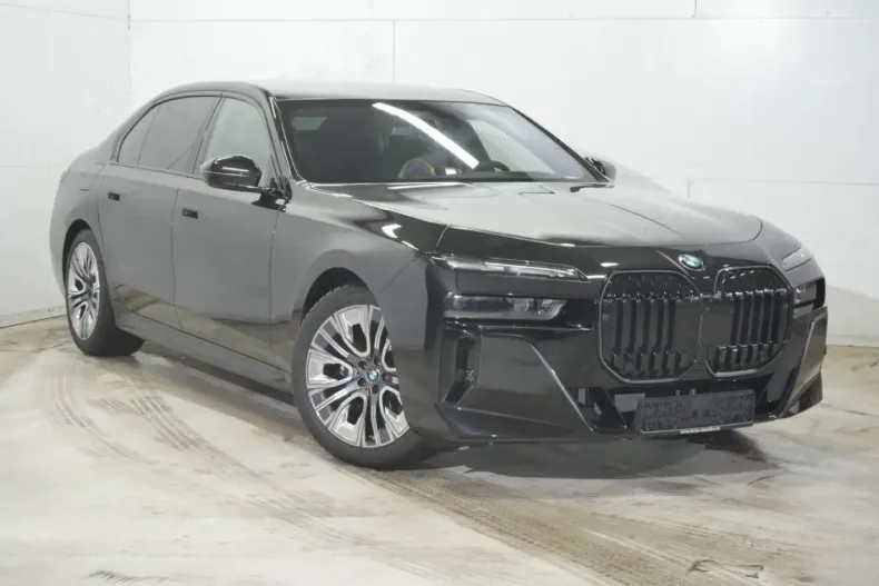 BMW 740 (Seria 7) din 2024 cu 8.206 km - oferta BMW181955 - foto 3