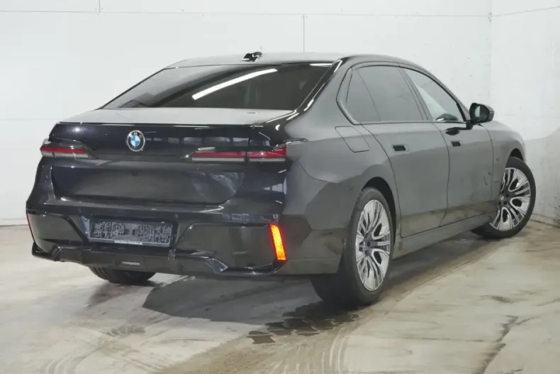 BMW 740 (Seria 7) din 2024 cu 8.206 km - oferta BMW181955 - foto 6