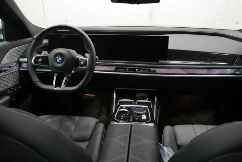 BMW 740 (Seria 7) din 2024 cu 8.206 km - oferta BMW181955 - foto 11