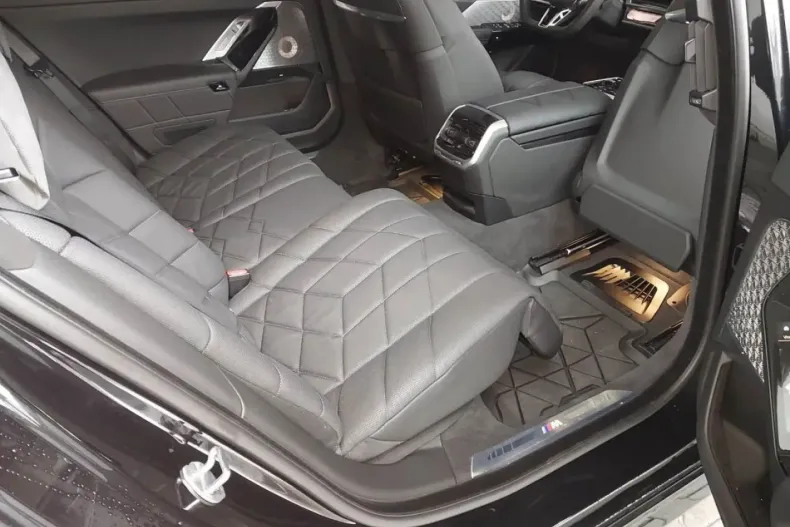 BMW 740 (Seria 7) din 2024 cu 8.206 km - oferta BMW181955 - foto 12