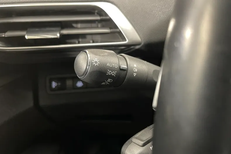 Peugeot 3008 din 2021 cu 41.157 km - oferta PEU181992 - foto 26