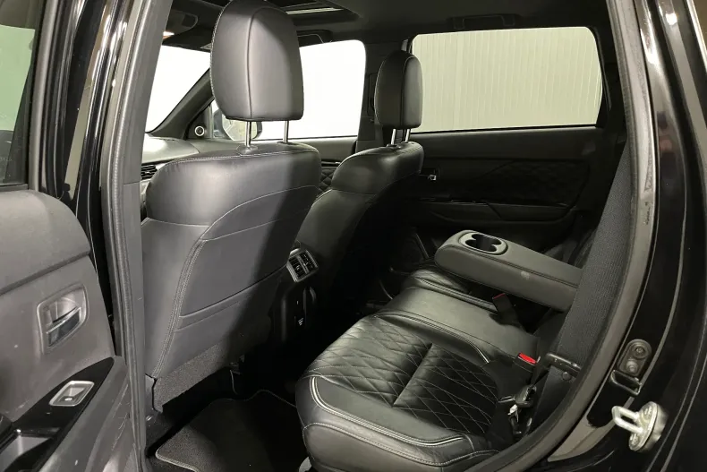 Mitsubishi Outlander din 2020 cu 172.492 km - oferta MIT182004 - foto 12