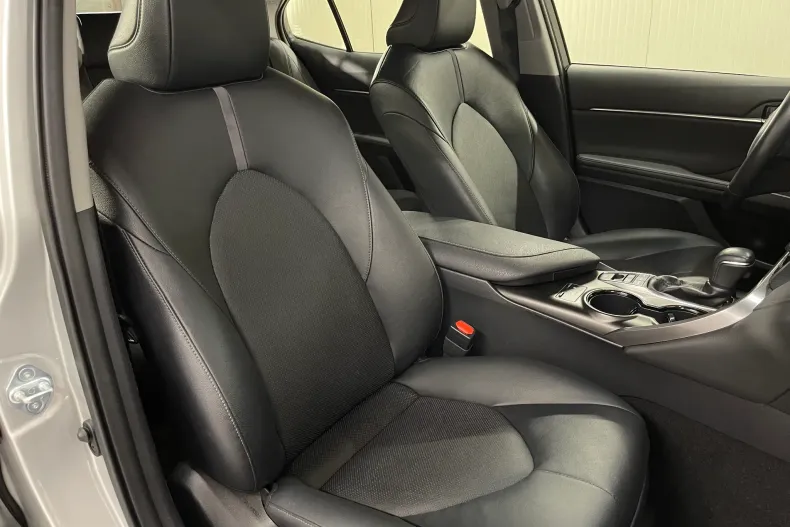 Toyota Camry din 2022 cu 53.993 km - oferta TOY182063 - foto 9