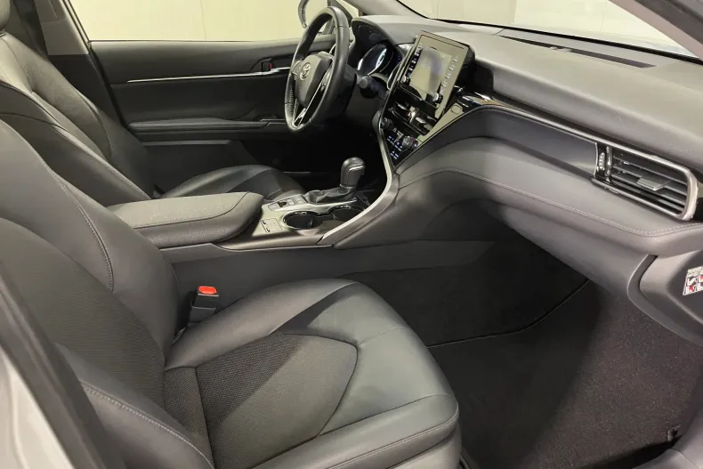 Toyota Camry din 2022 cu 53.993 km - oferta TOY182063 - foto 10