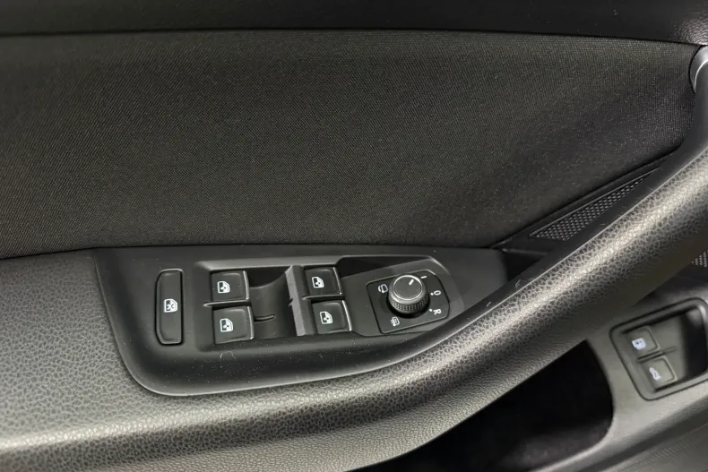 Volkswagen Passat din 2021 cu 129.813 km - oferta VOL182112 - foto 24