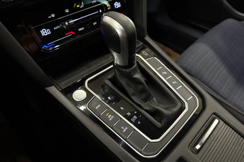 Volkswagen Passat din 2021 cu 129.813 km - oferta VOL182112 - foto 27