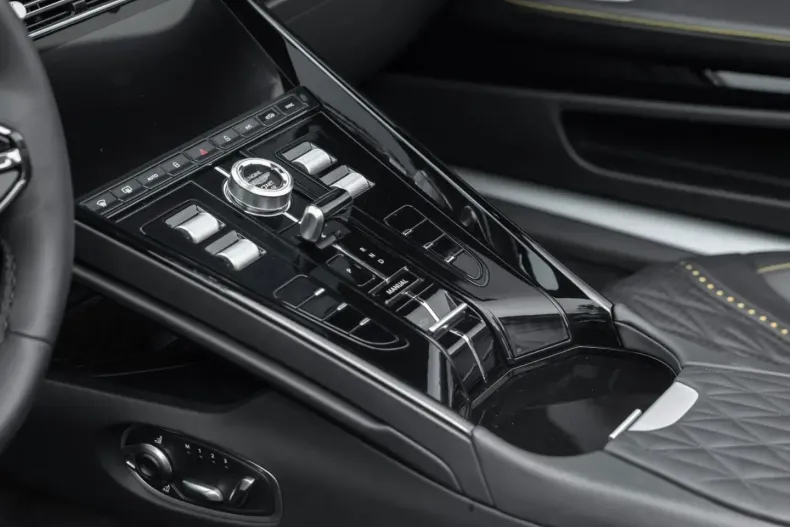 Aston Martin DB12 din 2025 cu 6.000 km - oferta AST182206 - foto 24