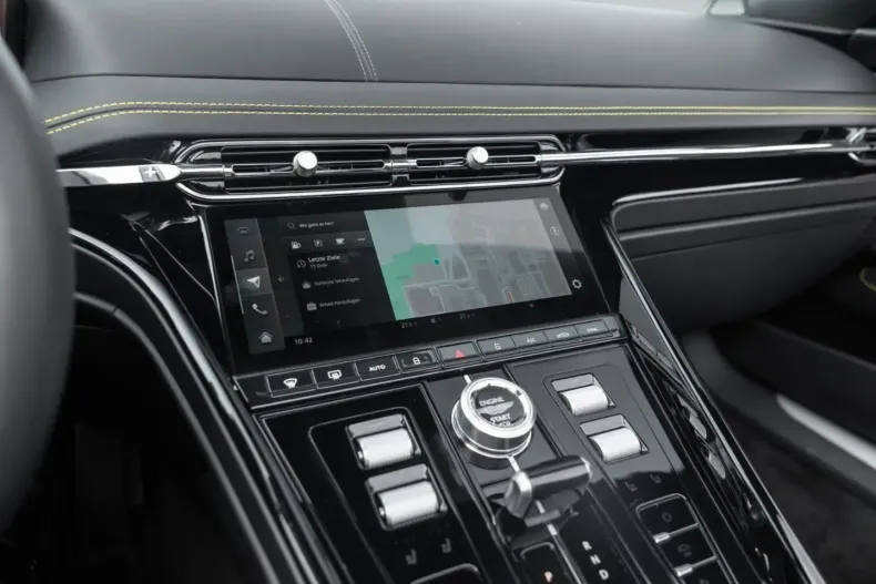 Aston Martin DB12 din 2025 cu 6.000 km - oferta AST182206 - foto 32