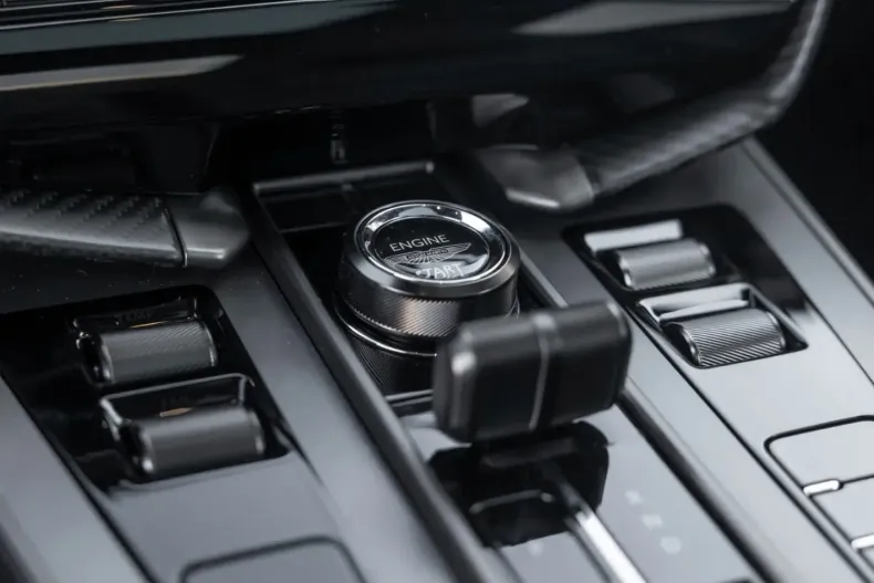 Aston Martin Vanquish din 2025 cu 7.500 km - oferta AST182209 - foto 26