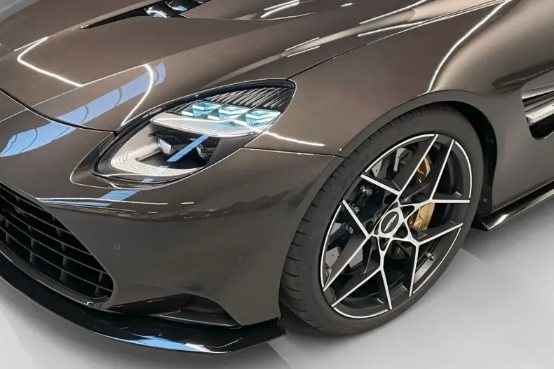 Aston Martin Vanquish din 2025 cu 5.000 km - oferta AST182211 - foto 1