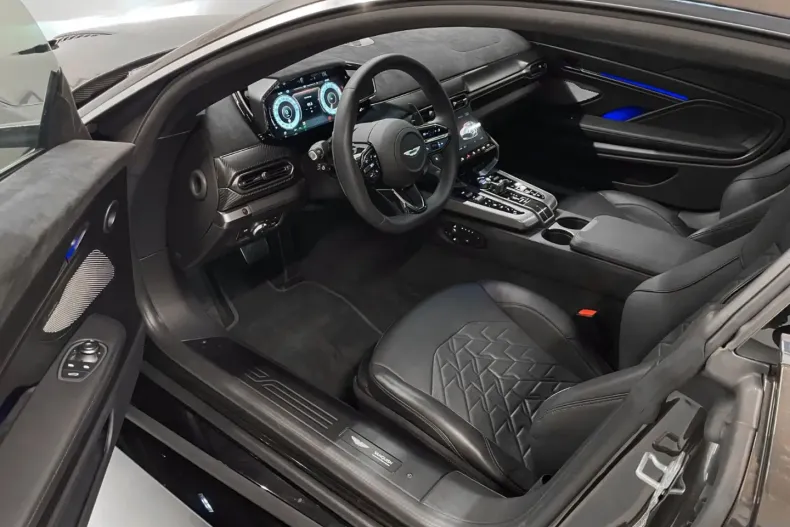 Aston Martin Vanquish din 2025 cu 5.000 km - oferta AST182211 - foto 13