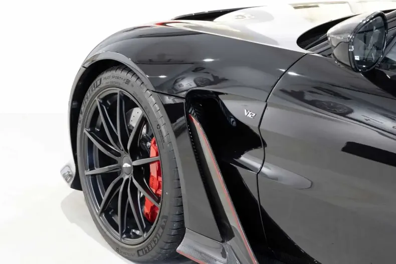 Aston Martin V12 Vantage din 2023 cu 5.060 km - oferta AST182214 - foto 6