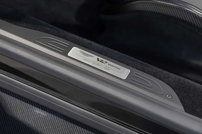 Aston Martin V12 Vantage din 2023 cu 5.060 km - oferta AST182214 - foto 13