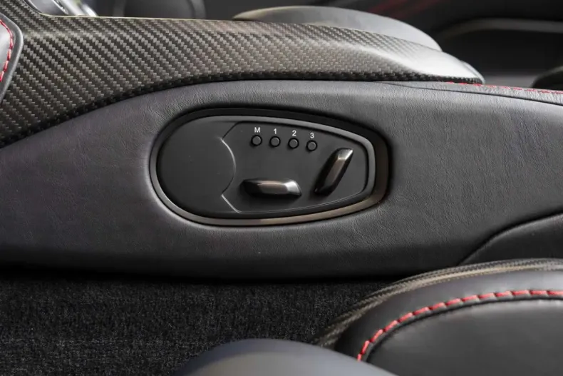 Aston Martin V12 Vantage din 2023 cu 5.060 km - oferta AST182214 - foto 22