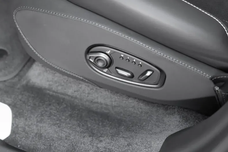 Aston Martin DBX din 2025 cu 1.500 km - oferta AST182216 - foto 14