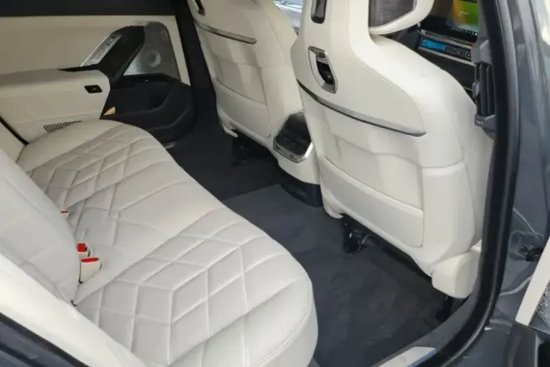 BMW 740 (Seria 7) din 2025 cu 17.000 km - oferta BMW182217 - foto 8