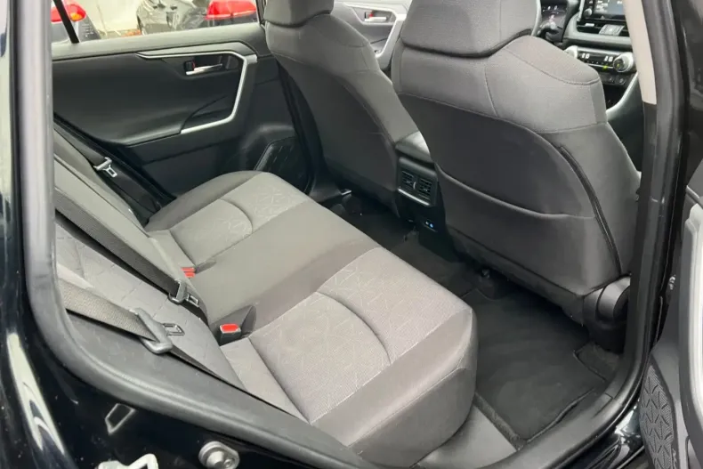 Toyota RAV4 din 2022 cu 77.037 km - oferta TOY182230 - foto 17