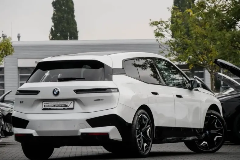 BMW iX (Seria i) din 2023 cu 85.559 km - oferta BMW182232 - foto 2