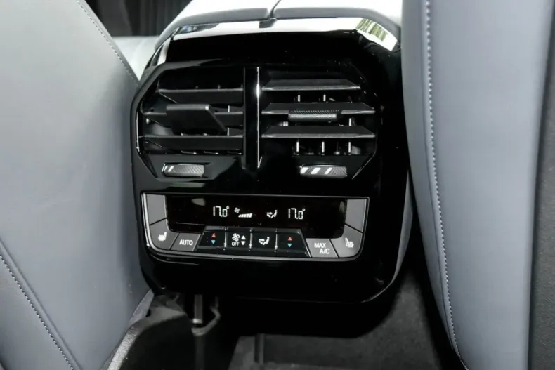 BMW iX (Seria i) din 2023 cu 85.559 km - oferta BMW182232 - foto 13