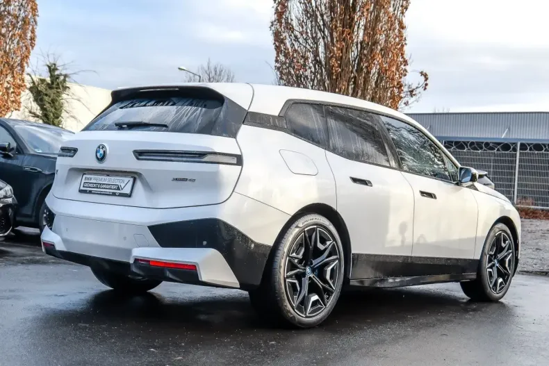 BMW iX (Seria i) din 2023 cu 51.215 km - oferta BMW182234 - foto 2