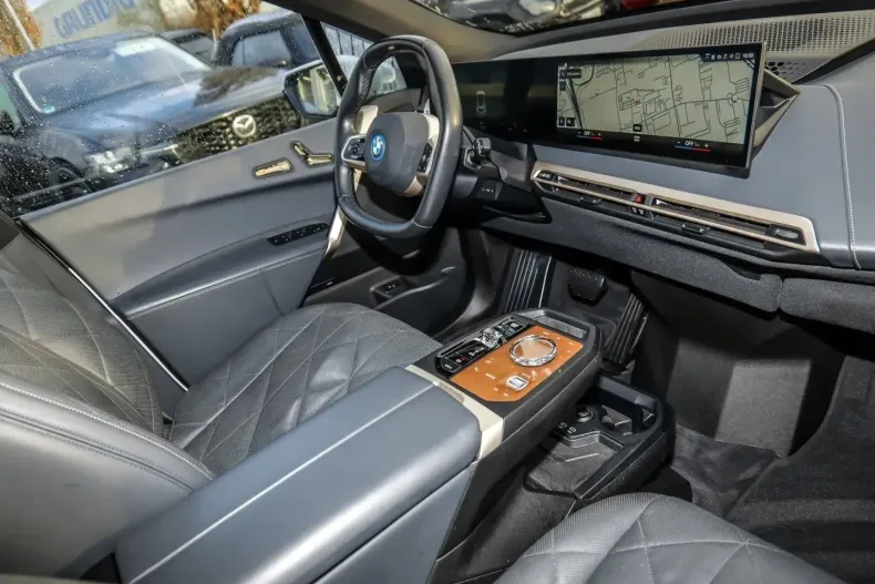 BMW iX (Seria i) din 2023 cu 51.215 km - oferta BMW182234 - foto 9