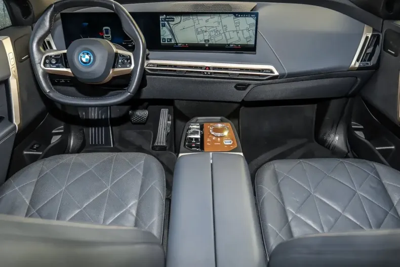 BMW iX (Seria i) din 2023 cu 51.215 km - oferta BMW182234 - foto 17