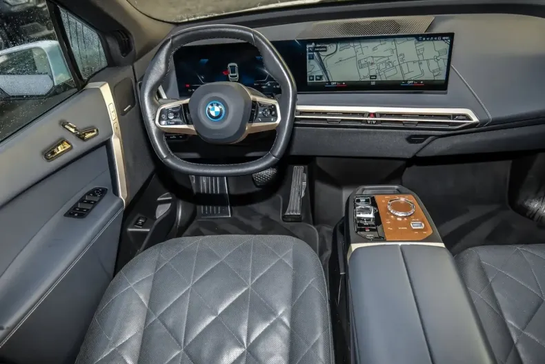 BMW iX (Seria i) din 2023 cu 51.215 km - oferta BMW182234 - foto 19