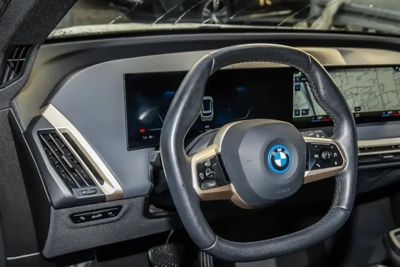 BMW iX (Seria i) din 2023 cu 51.215 km - oferta BMW182234 - foto 22