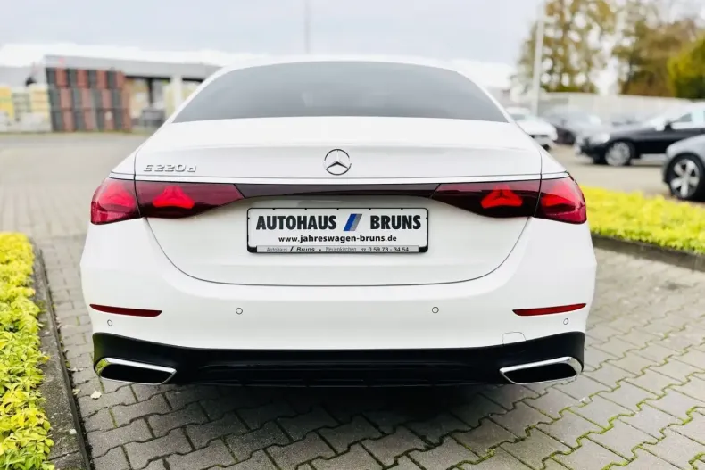 Mercedes-Benz E 220 (Clasa E) din 2024 cu 24.320 km - oferta MER182253 - foto 4