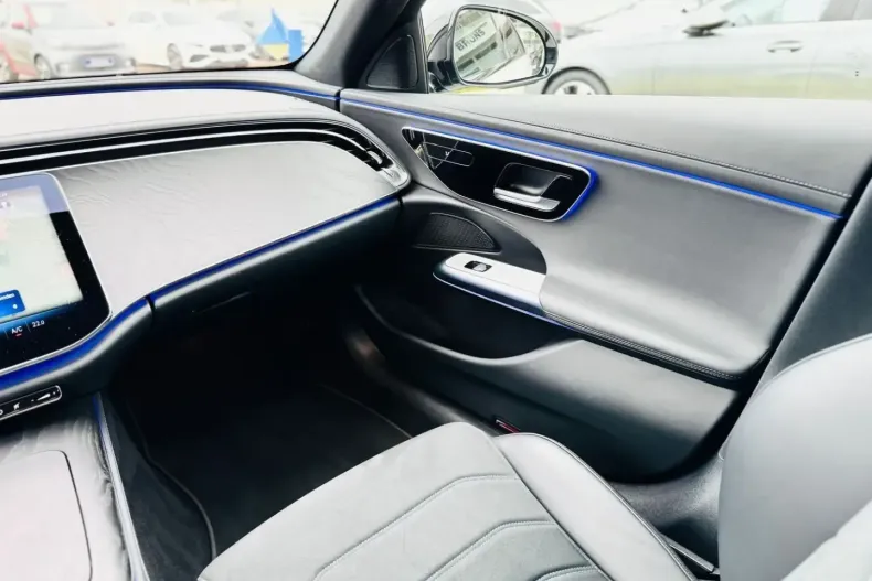 Mercedes-Benz E 220 (Clasa E) din 2024 cu 24.320 km - oferta MER182253 - foto 13