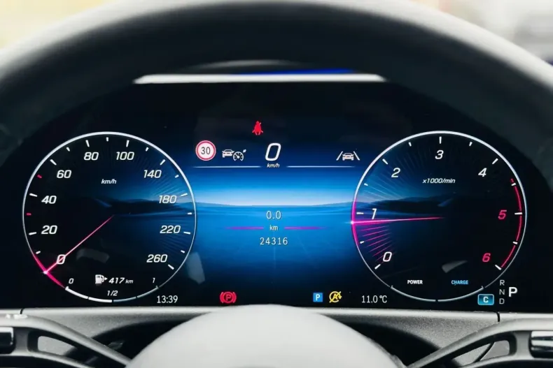 Mercedes-Benz E 220 (Clasa E) din 2024 cu 24.320 km - oferta MER182253 - foto 14