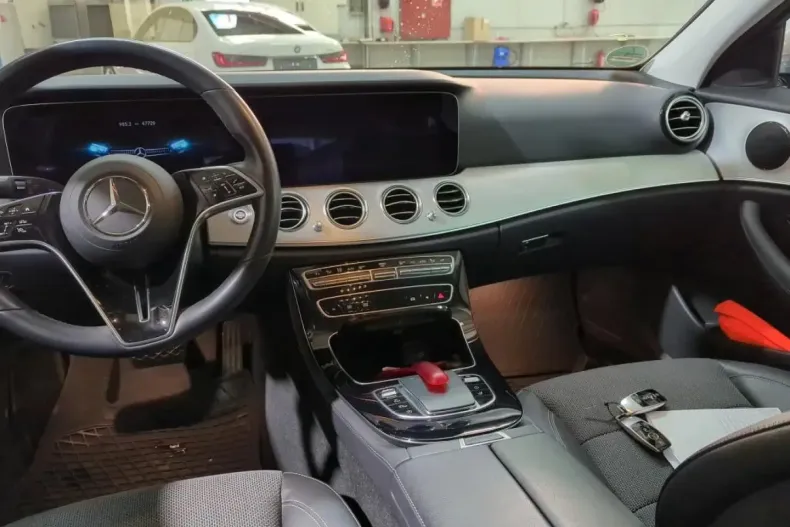Mercedes-Benz E 220 (Clasa E) din 2023 cu 47.729 km - oferta MER182256 - foto 3
