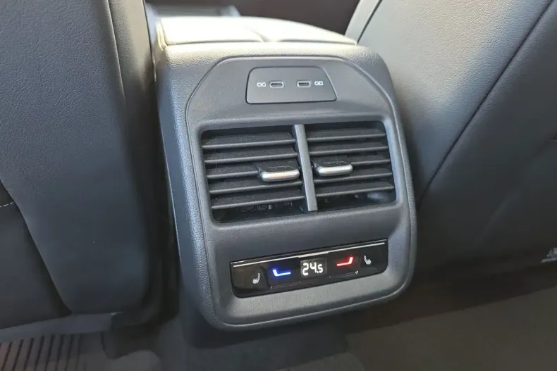 Volkswagen Passat din 2024 cu 37.000 km - oferta VOL182272 - foto 25