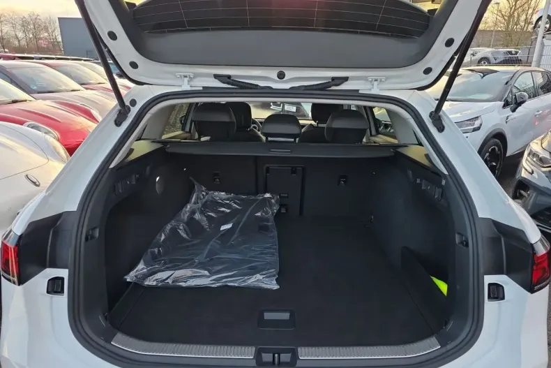 Volkswagen Passat din 2024 cu 37.000 km - oferta VOL182272 - foto 26