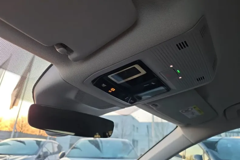 Volkswagen Passat din 2024 cu 32.100 km - oferta VOL182275 - foto 24