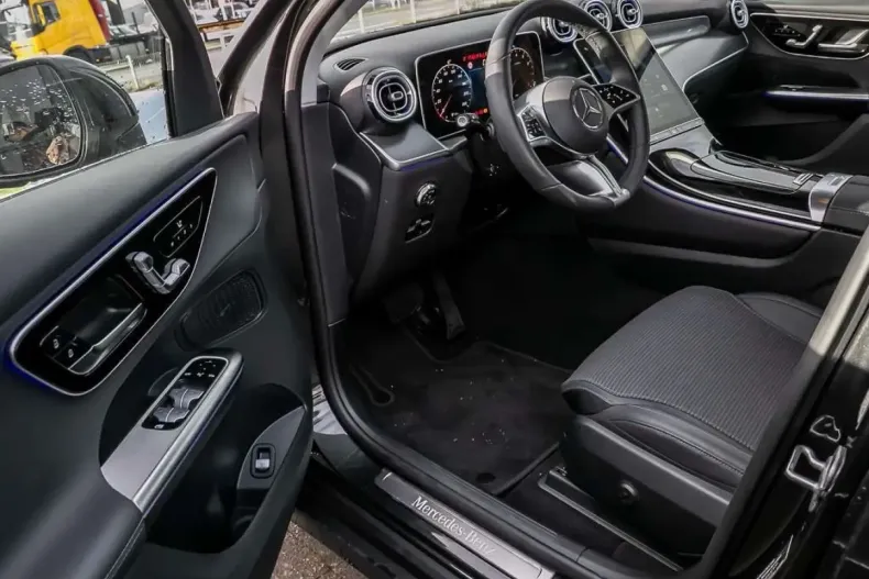 Mercedes-Benz GLC 200 (Clasa GLC) din 2024 cu 7.453 km - oferta MER182278 - foto 7