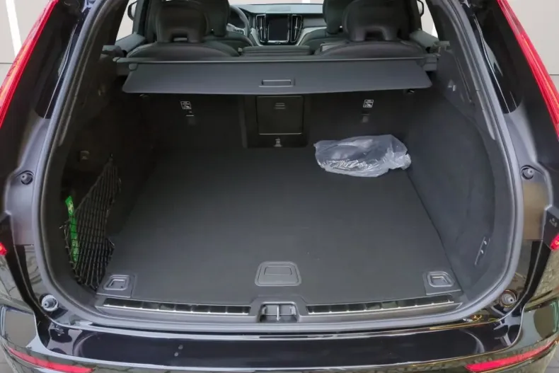 Volvo XC60 din 2025 cu 7.500 km - oferta VOL182293 - foto 9