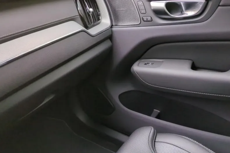 Volvo XC60 din 2025 cu 7.500 km - oferta VOL182293 - foto 19