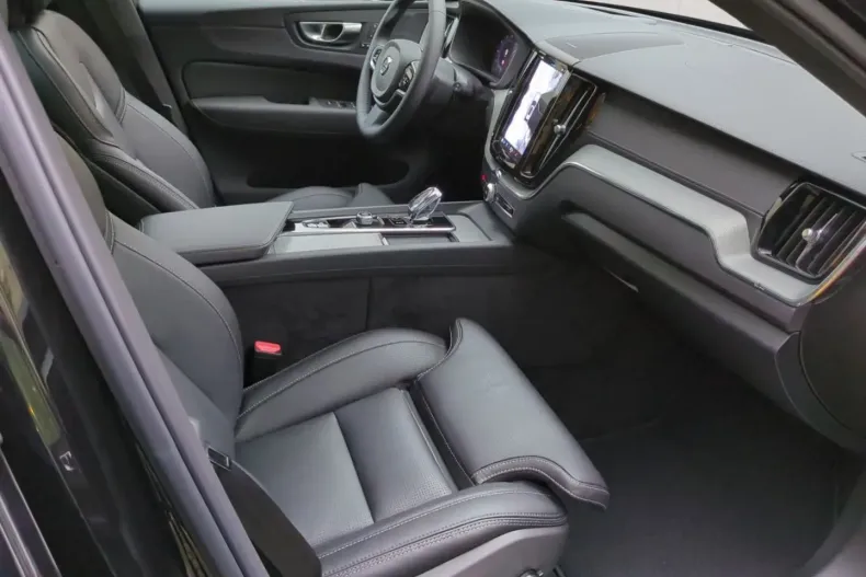 Volvo XC60 din 2025 cu 7.500 km - oferta VOL182293 - foto 25