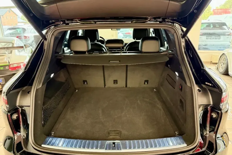 Porsche Cayenne din 2022 cu 46.715 km - oferta POR182296 - foto 9