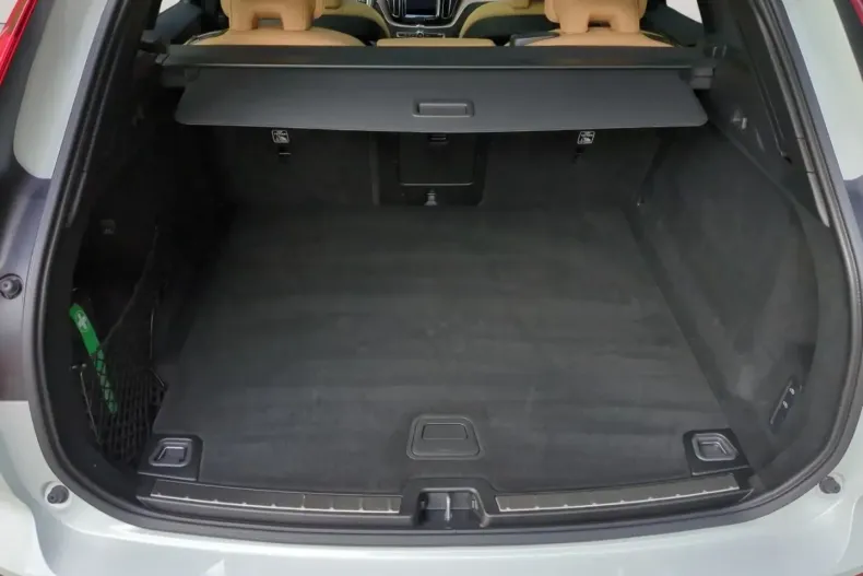 Volvo XC60 din 2022 cu 27.000 km - oferta VOL182304 - foto 9