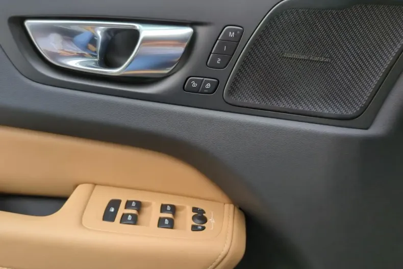 Volvo XC60 din 2022 cu 27.000 km - oferta VOL182304 - foto 17