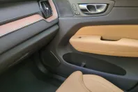 Volvo XC60 din 2022 cu 27.000 km - oferta VOL182304 - foto 19