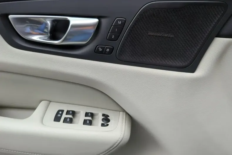 Volvo XC60 din 2023 cu 54.300 km - oferta VOL182305 - foto 17